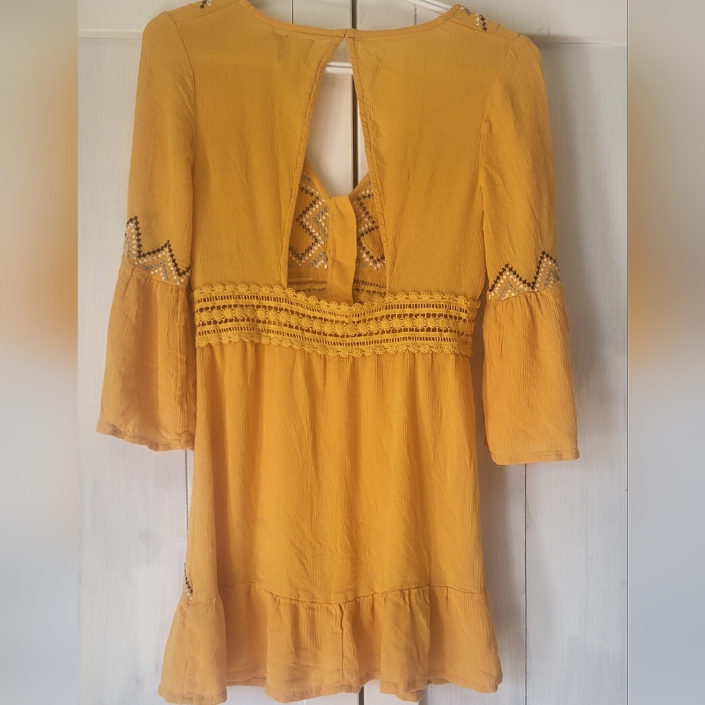Embroidered dress from ASOS - Picture 3 of 5